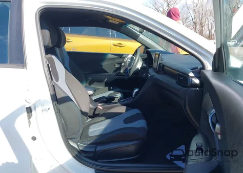 2021 Hyundai Veloster 2.0 z USA, uszkodzony, nr VIN KMHTG6AF7MU032775